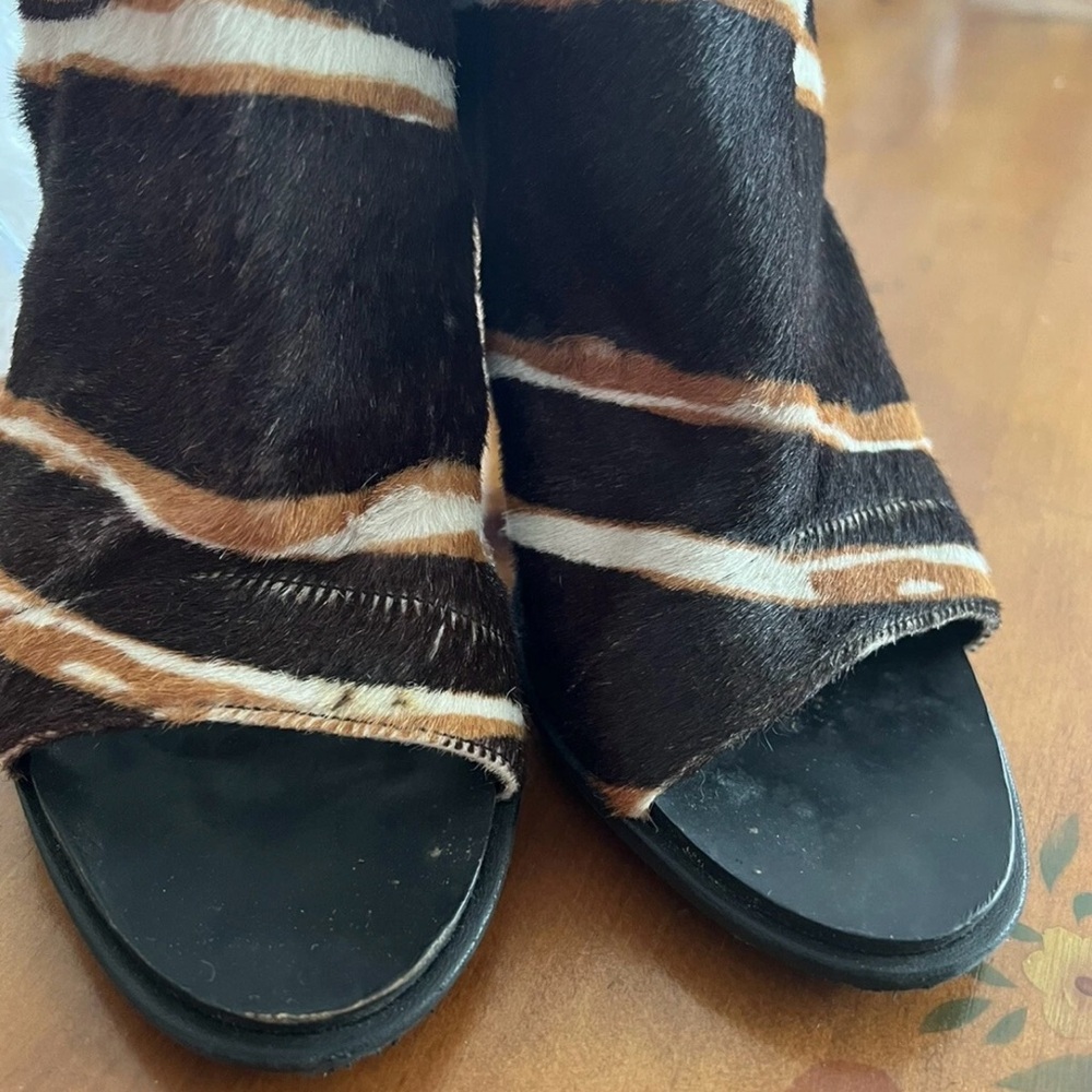 Balenciaga Black and Brown Heels Elegant Design Zebra Print - Picture 7 of 15